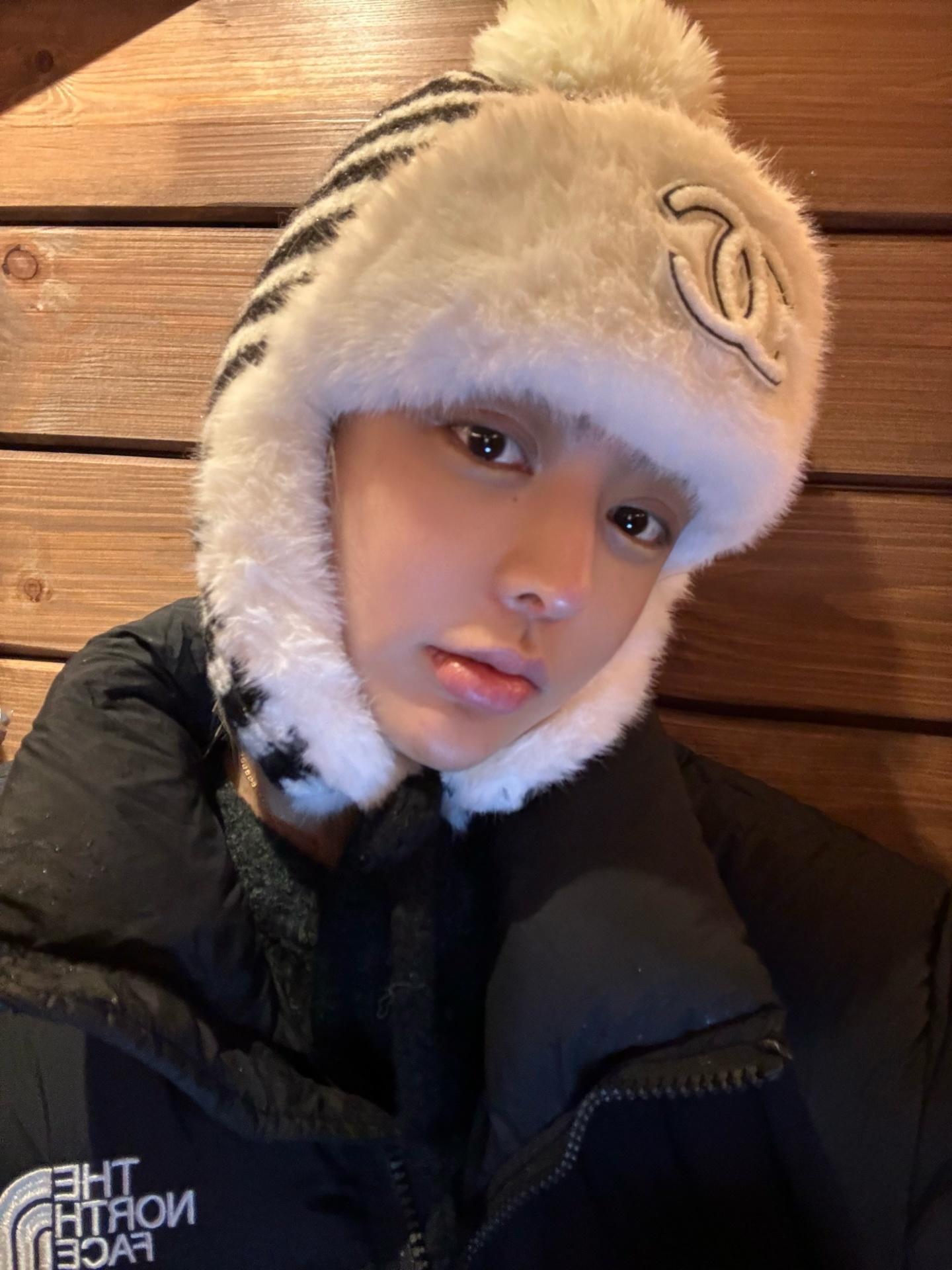 到芬兰啦 明天开始化妆拍七七四十九张照片 今天先偷懒一下 嘿嘿😁  