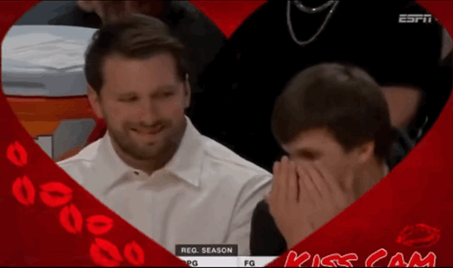 这么美好的镜头昨天怎么没被发现？！
原来，“摄影师”把吻镜对准了卢卡和里夫斯😭