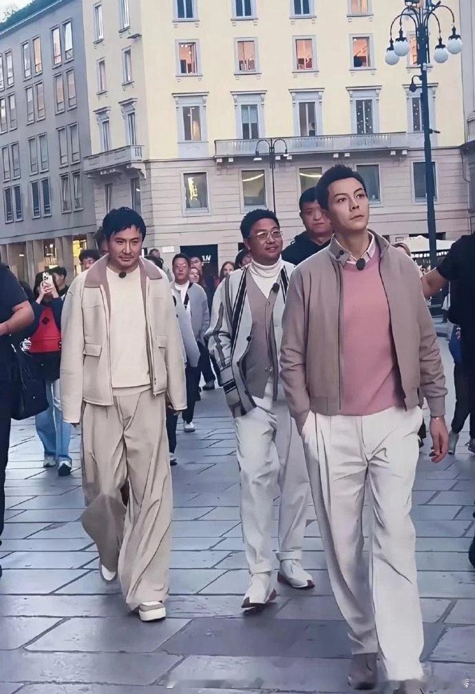 怪不得贾冰要减肥，这是减了个肥吗？这简直是换了个人啊！ 