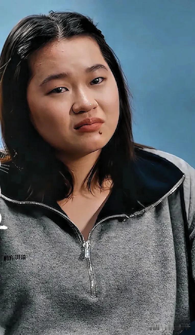 全红婵心力憔悴！
随着全红婵长期被网暴一事浮出水面，有广东当地媒体人发出婵宝的照