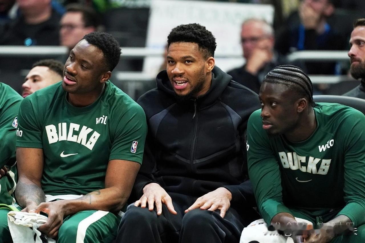 人走茶凉！nba也讲见人下菜碟，字母哥前脚刚走，雄鹿就让字母两兄弟失业了，字母哥