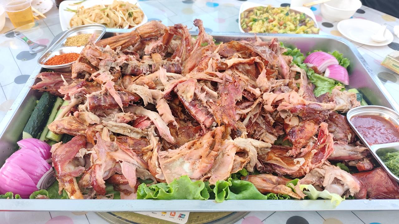 石家庄友谊大街某处烤全羊，团购383，贵不贵？你们吃的烤全羊多少钱？