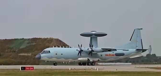 歼‑16联合空警‑500、运油‑20等机型编队远赴埃及演习，六千多公里长途奔袭，