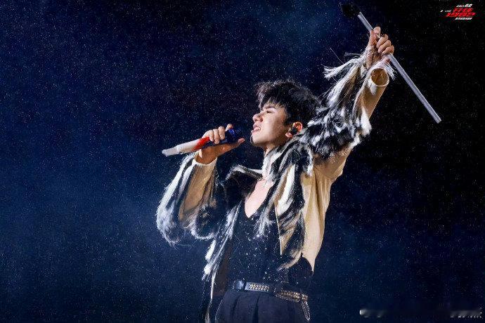 张杰鸟巢演唱会又连开12场张杰再度承包鸟巢开启 12 连开模式，北京的小伙伴也太