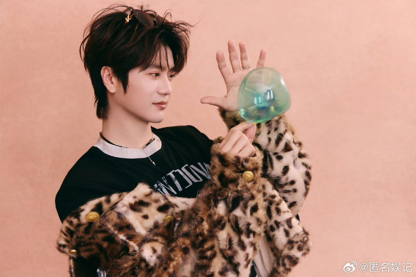 陆虎回应歌单从倾听粉丝心声打磨曲目到2.0现场暖心投喂烤肠，陆虎把温柔藏进每一处