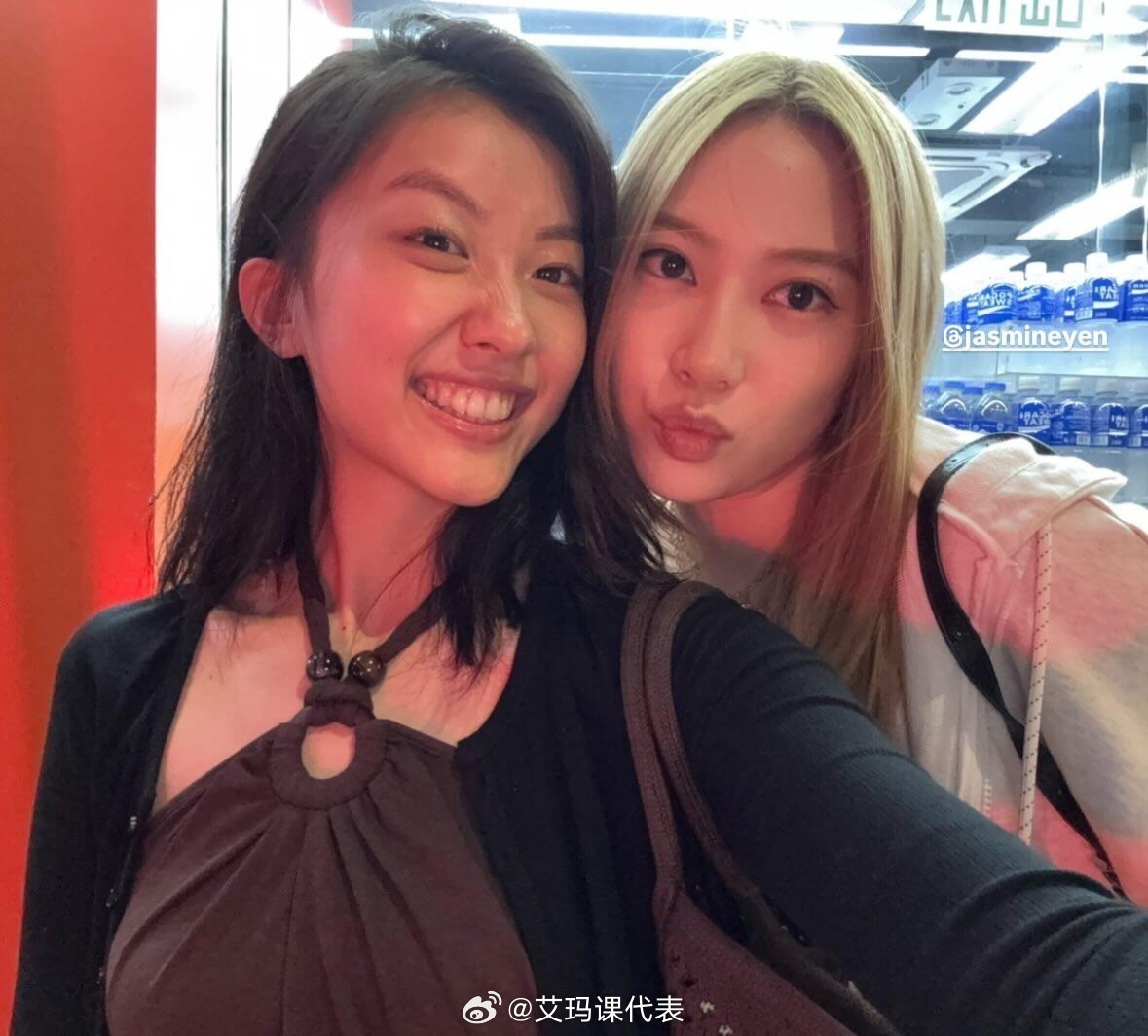 陈奕迅女儿甄子丹女儿合照陈奕迅女儿甄子丹女儿自拍合照 陈奕迅女儿甄子丹女儿自拍合