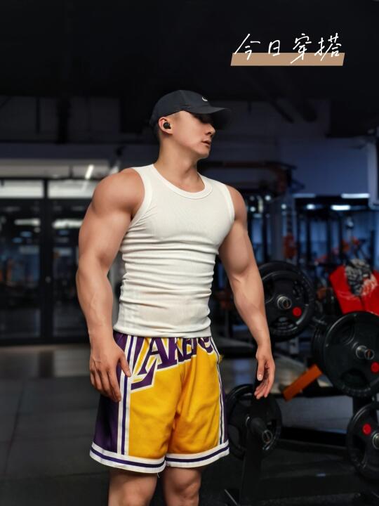 180 80｜从不回头看  除非肌肉男😎