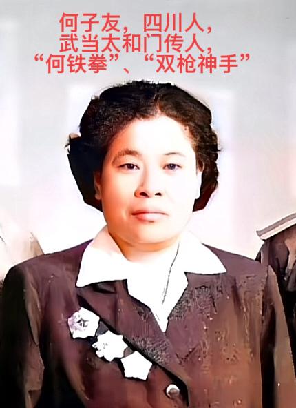 1935年，红军妇女团被几百个土匪拦住去路，关键时刻，一个女兵站了出来，对土匪头