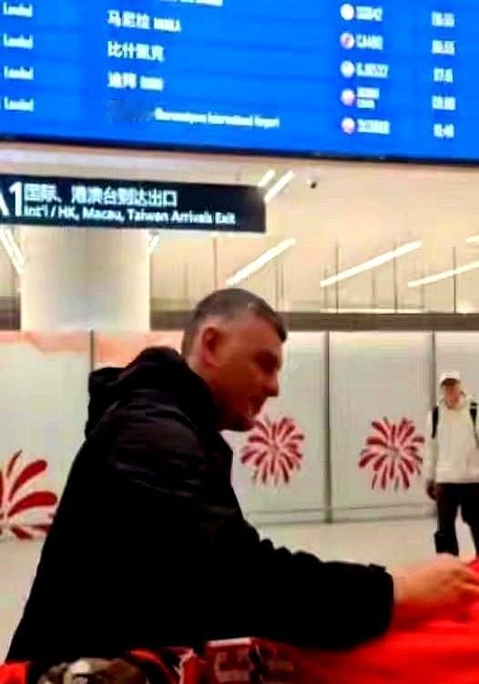 新来的塞尔维亚教练约翰，接了个烫手山芋！

成都蓉城这手牌太好了！费利佩、罗慕洛