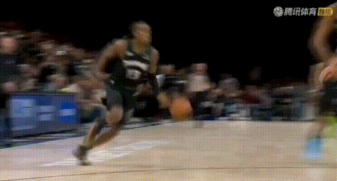 森林狼狂冲约老师，是把他当申京吗？
麦克丹、多森姆、兰德尔们个个都往内线杀（图1