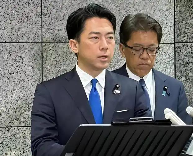 就在刚刚，

日本防卫大臣小泉进次发表声明，

4月19日，针对日本军舰刚挑衅性