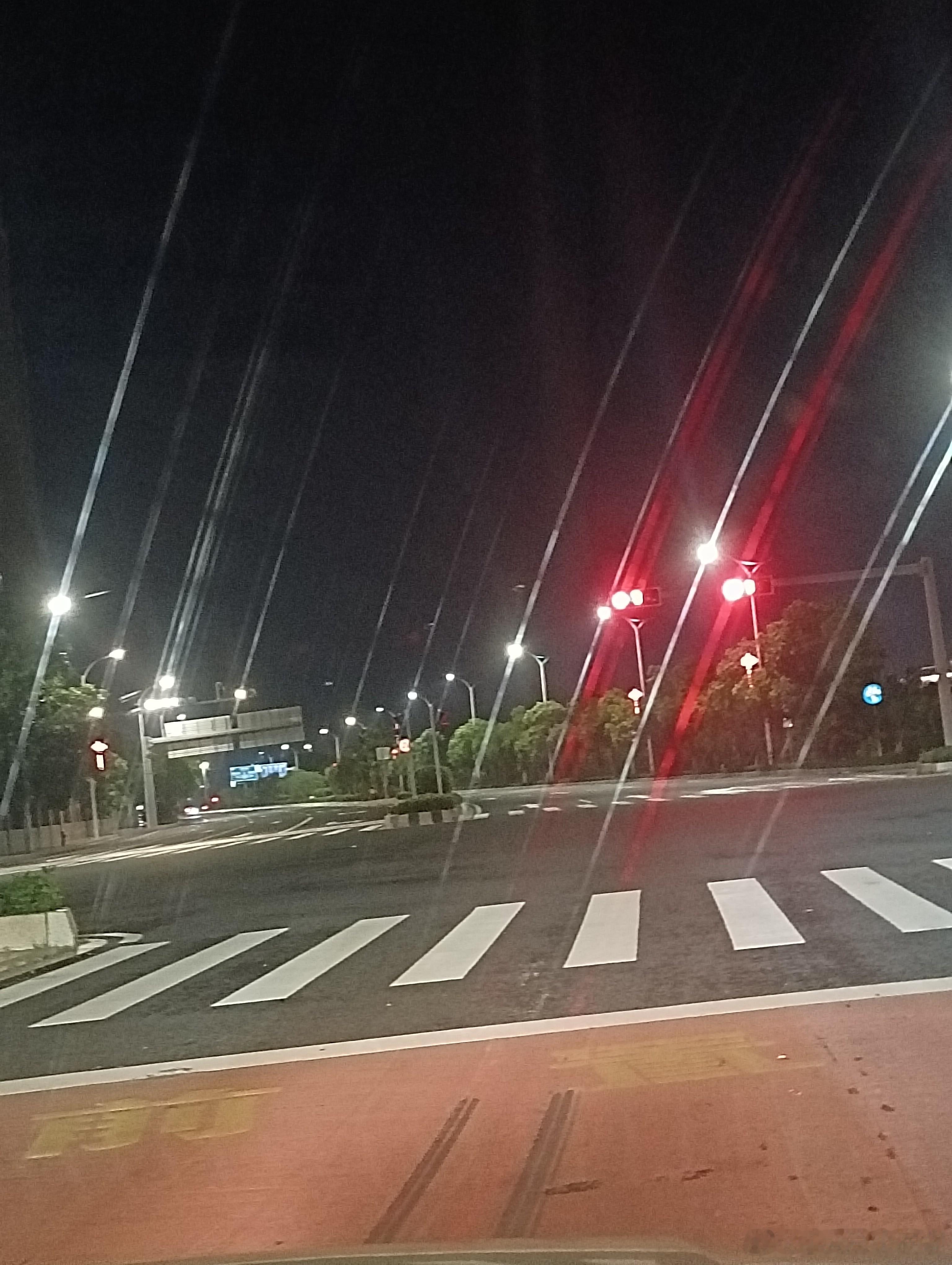 累 