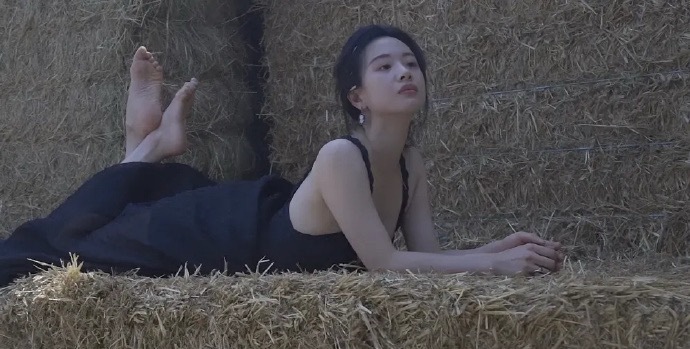 李梦性张力绝了，让李梦来演白鹿原，应该不输张雨绮，这股慵懒妩媚劲太让人上头了[污