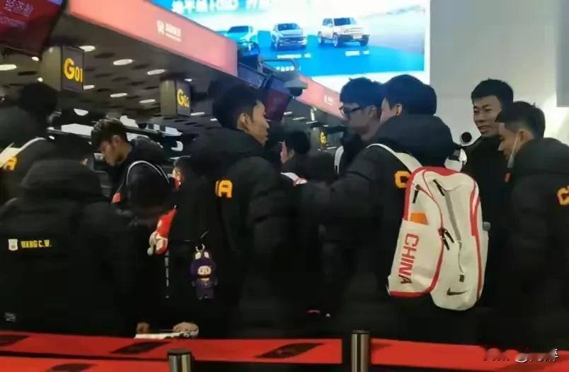 不是小看这支男篮国家队，实在是因为对手实力远超我们不少，两队根本就不在同一水平线