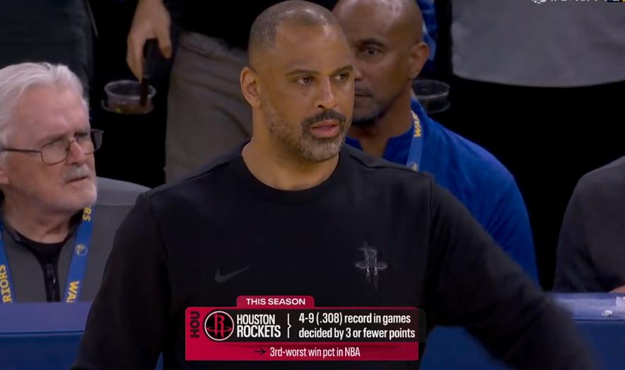 库里回来第一场就这么疯狂，乌度卡快被你打傻了，暂停都不会叫了！
今天库里复出替补