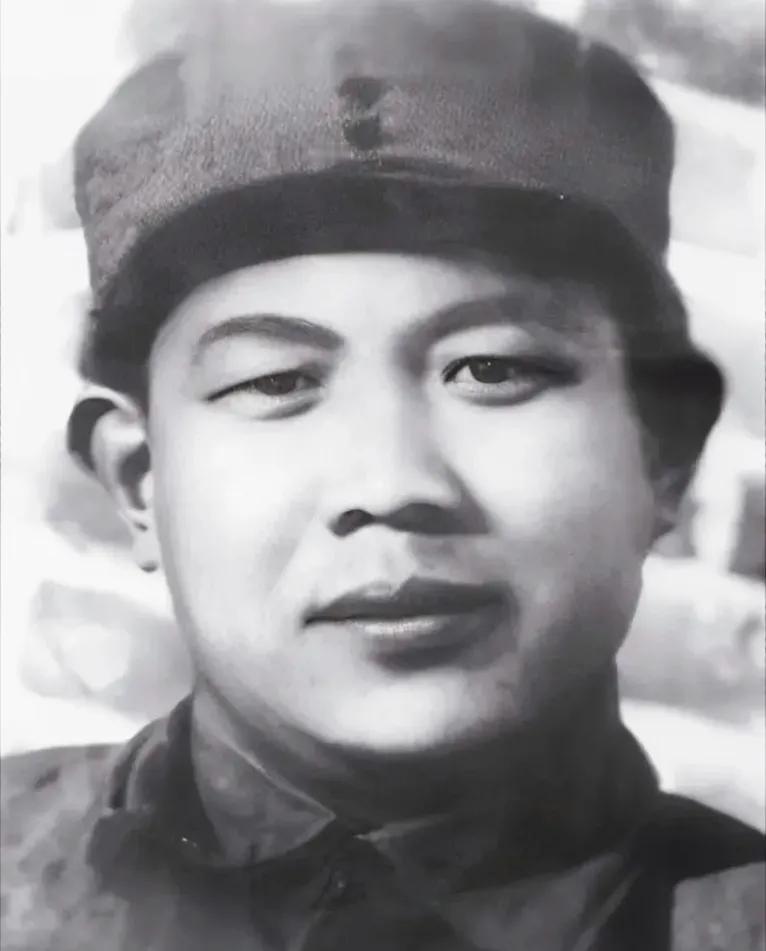 1949年底松江省省委书记张策；
省委常委：张策、冯仲云、李范五、王伯瑾、林诚、