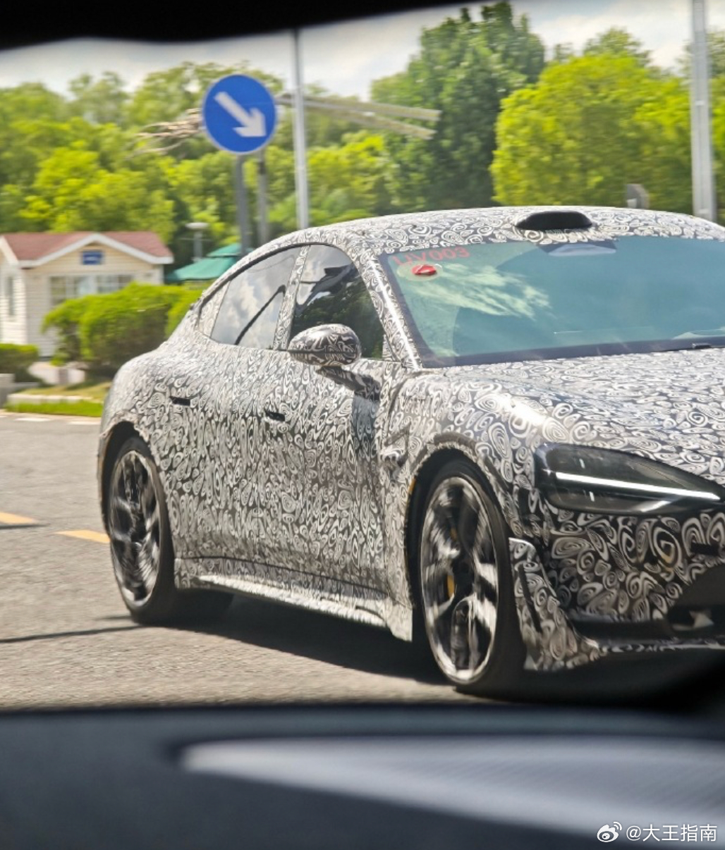 小米SU7改款涨价近1万 升级的点在：1.900V平台+5C超充+麒麟二代电池2