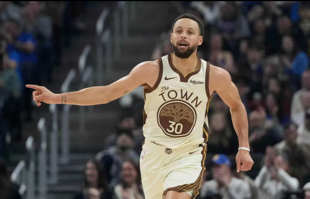 NBA常规赛，勇士主场136-116大胜黄蜂。巴特勒临时因个人原因无法出战，全队