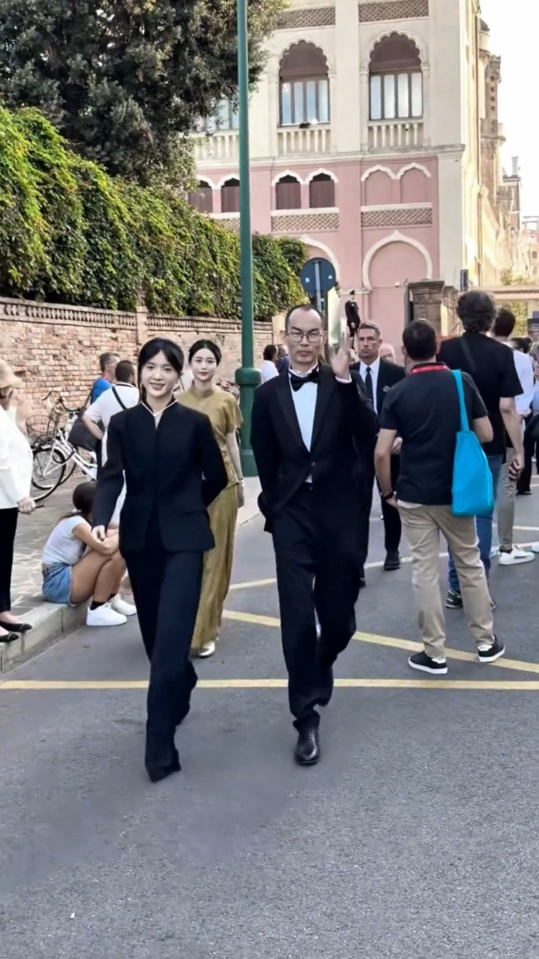在抖配个纵此生也不过百岁bgm感觉能拿下万赞 ​​​