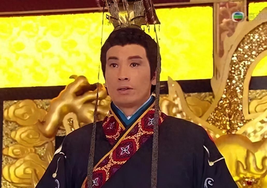 这个男人被误认为傻子三十七年，成为傀儡皇帝后，他即位的第一道圣旨竟让满朝文武心惊
