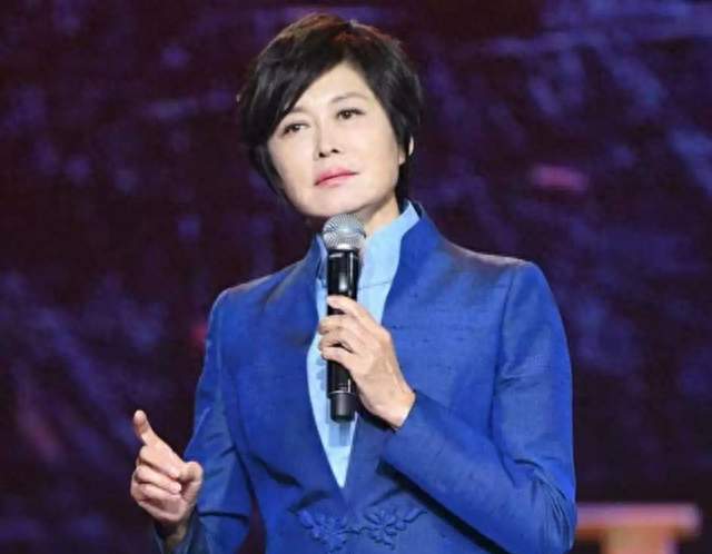 敬一丹走了。白岩松说，再也不会有这么好的搭档了