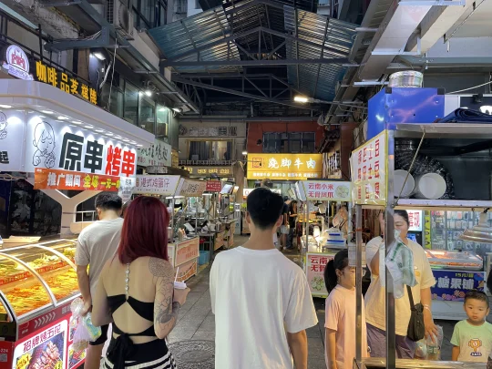 遂宁夜生活天花板！中央商务区步行街夜市