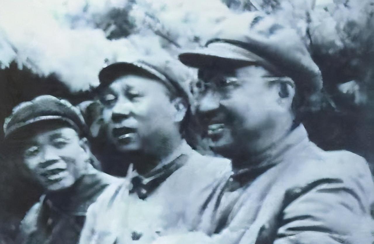 同是副兵团级猛将，1955年授衔差一级，韩先楚和王近山差在哪？
“韩大胆”韩先楚