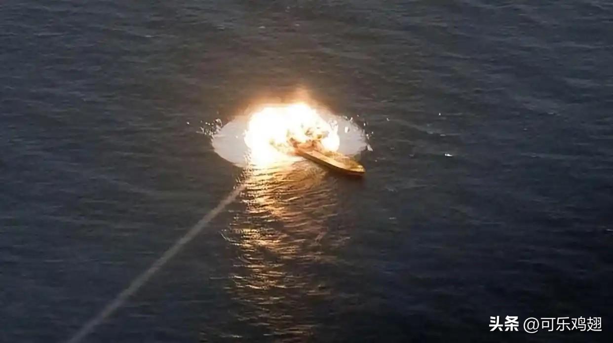 特朗普刚放完狠话，美油轮强闯霍尔木兹海峡，被伊朗当场击中！
最近特朗普在公开场合