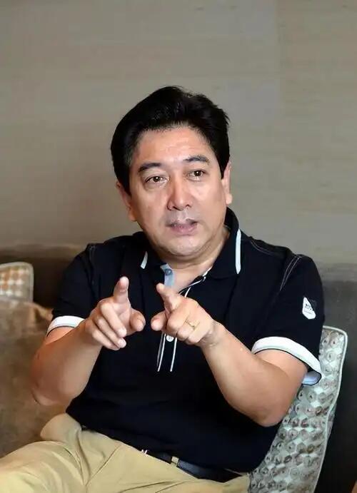 水均益说没有人天生是父亲听水均益讲这段话真触动人心。他女儿坦言一直没习惯当妈妈，