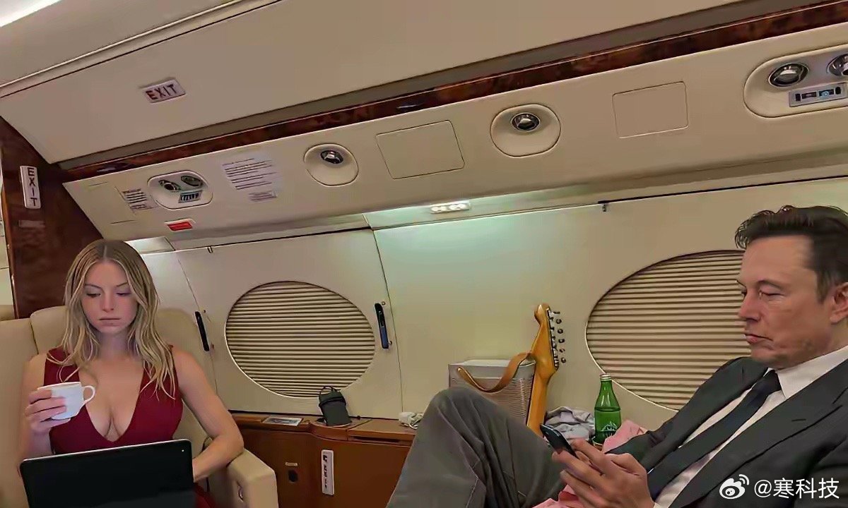 马斯克又换女友了？小马唯一不变的是审美