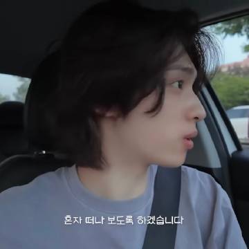 郭智硕为啥下车了还系着安全带谁看了都要愣一下的抓拍画面，误以为下车依旧系着安全带