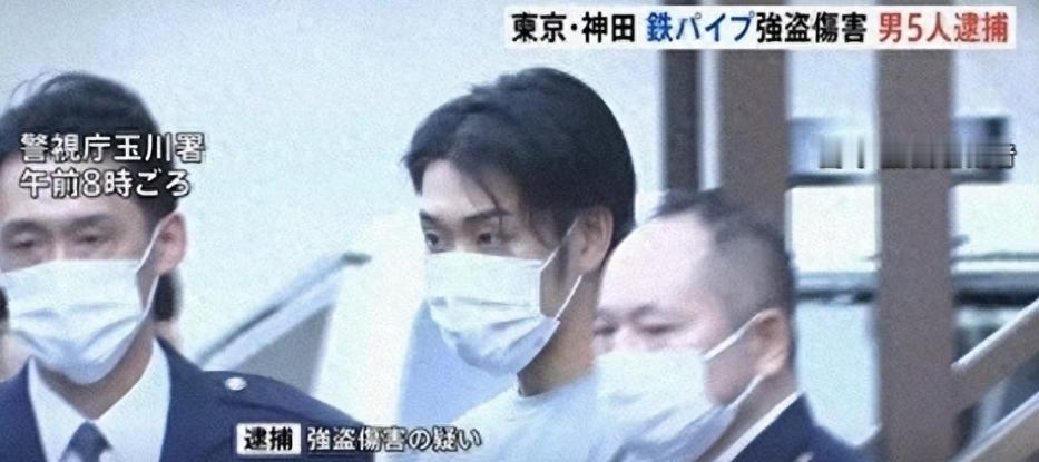 去日本之前开开心心。
回来后头破血流！
小情侣后悔也没用了！

那对中国情侣。