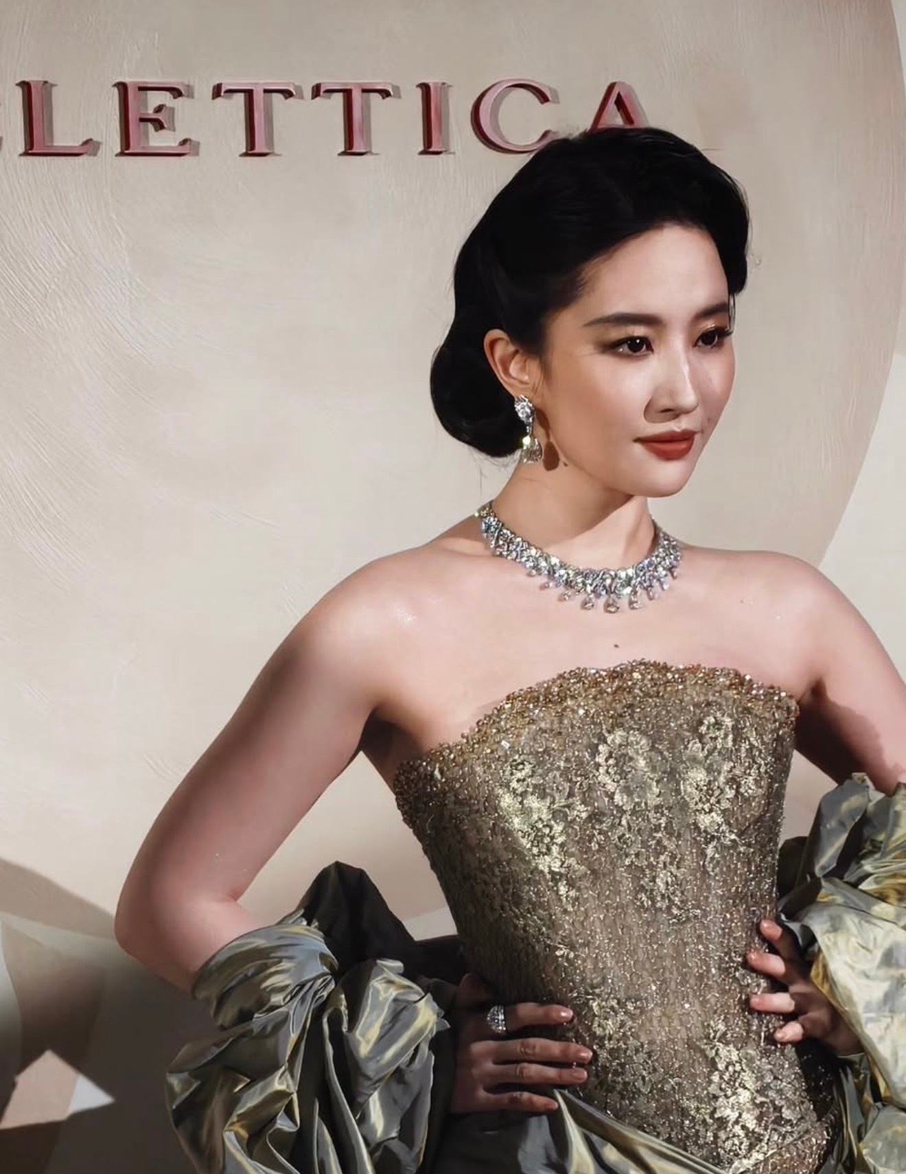 宝格丽CEO发的刘亦菲，肤质清晰可见刘亦菲 宝格丽女王🥵刘亦菲复古宫廷高定