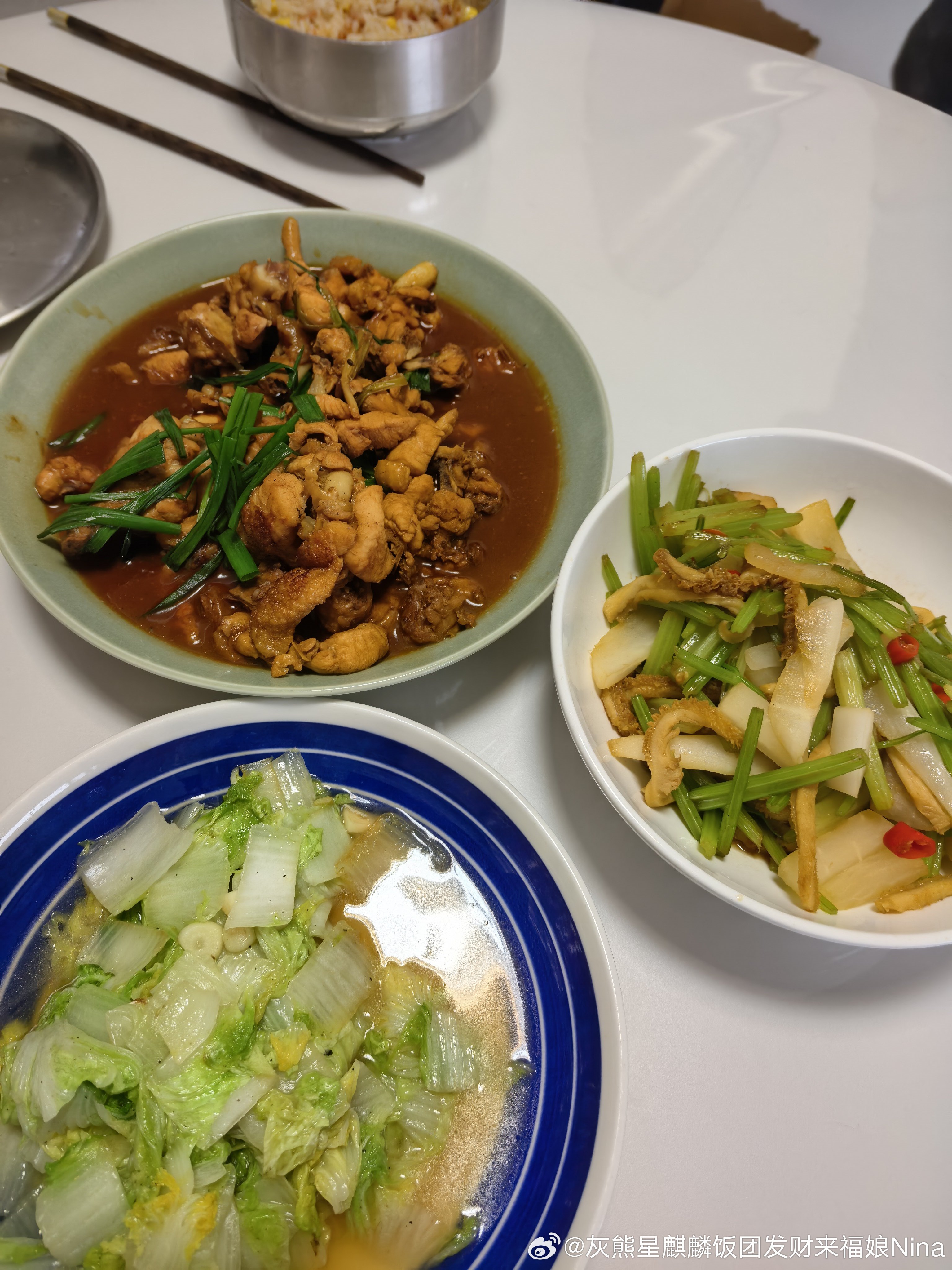 炒鸡肉，酸萝卜炒猪肚 清炒白菜 玉米火腿炒饭[耶]午饭要积极[超话] ​​​