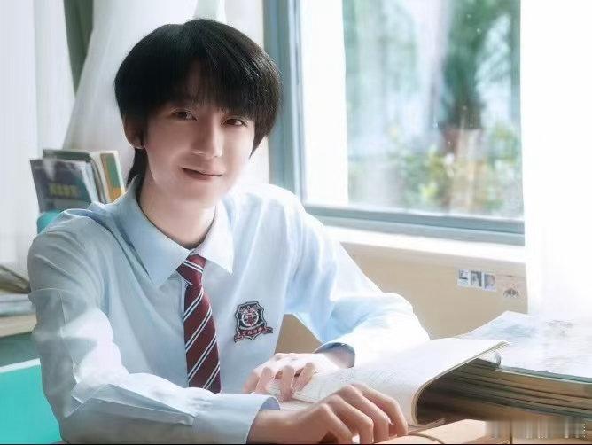杨博文暖男学生会长杨博文我们的少年时代2单人海报谁被这张单人海报戳中！杨博文诠释