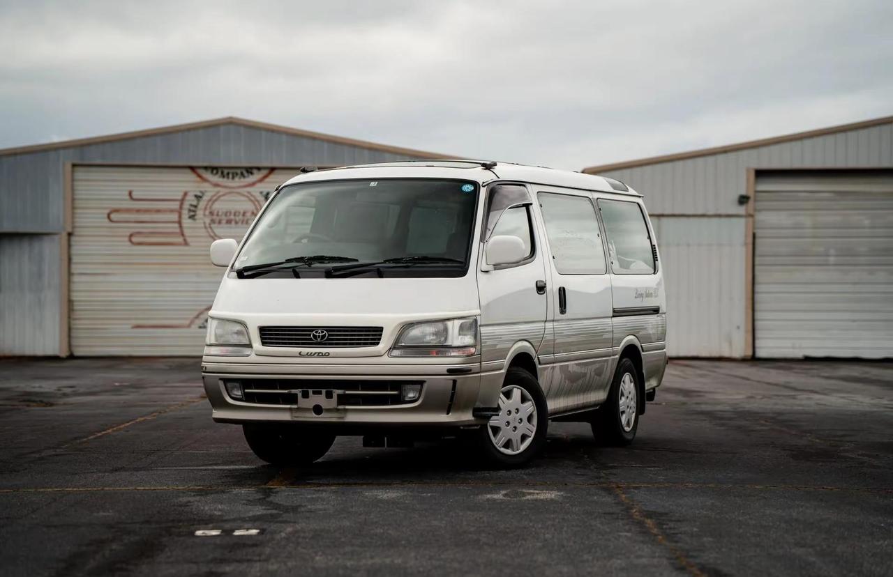 1997年丰田本土第四代海狮高配，柴油。1997 款丰田 HiAce Super