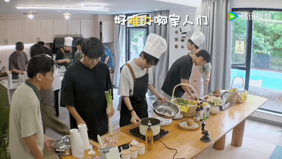 终于找到做饭比我还手忙脚乱的了脱口秀和Ta的朋友们 狠狠被冯子豪组戳中！做菜前还