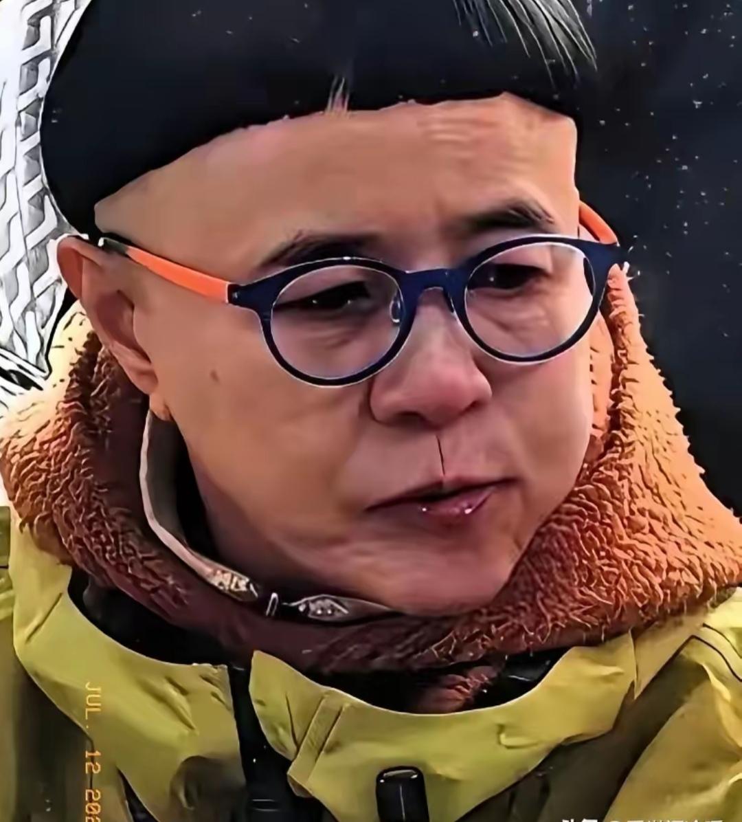 这么多年了，她为什么一直不换发型啊？
这发型真的好难看！