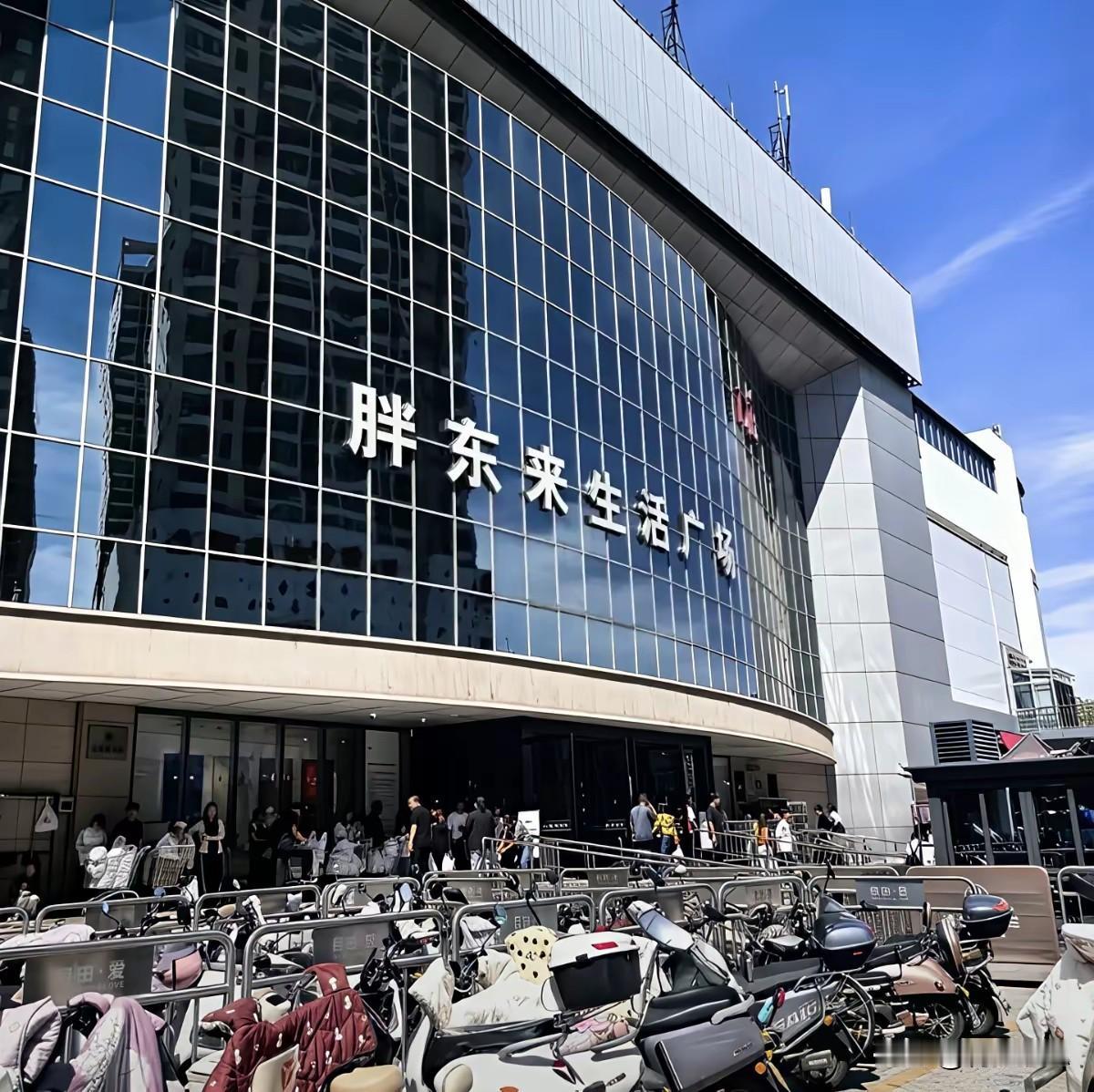 留住胖东来，许昌胖东来生活广场店房东最好补救方法。

1、拿出诚意。主动降低租金