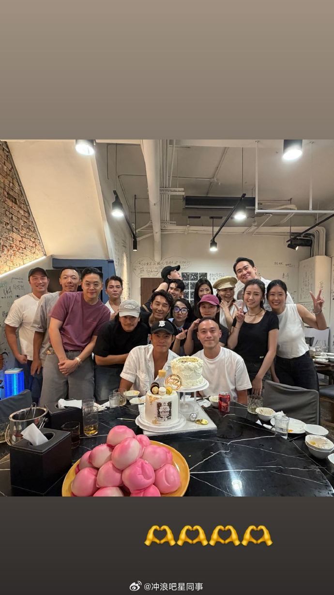 王柏杰生日蛋糕上的字王柏杰疑似回应与谢欣颖分手 王柏杰本周25日迎来36岁生日，