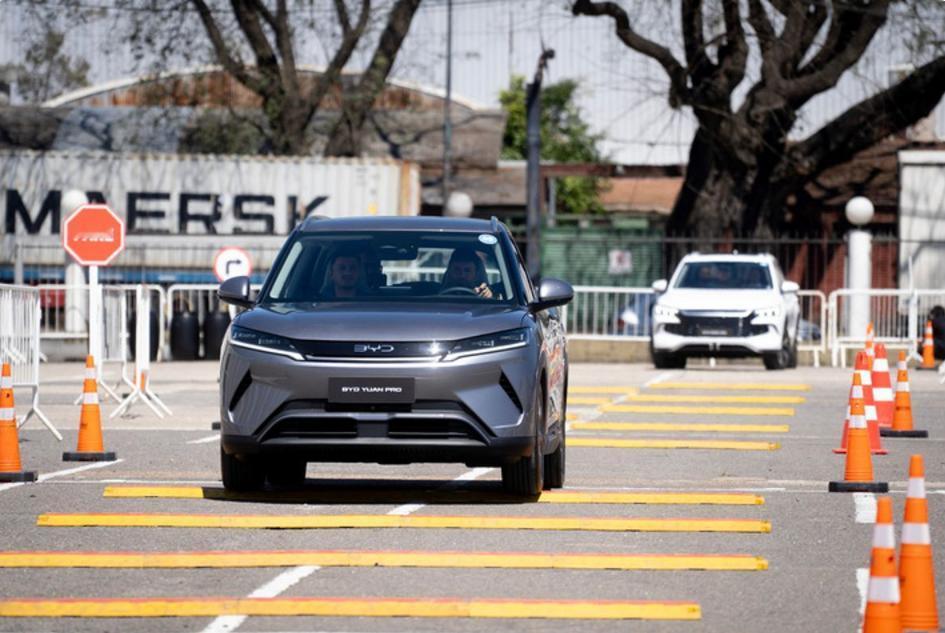 225万辆！比亚迪2025年纯电销量登顶全球 首超特斯拉
 
《日本经济新闻》报