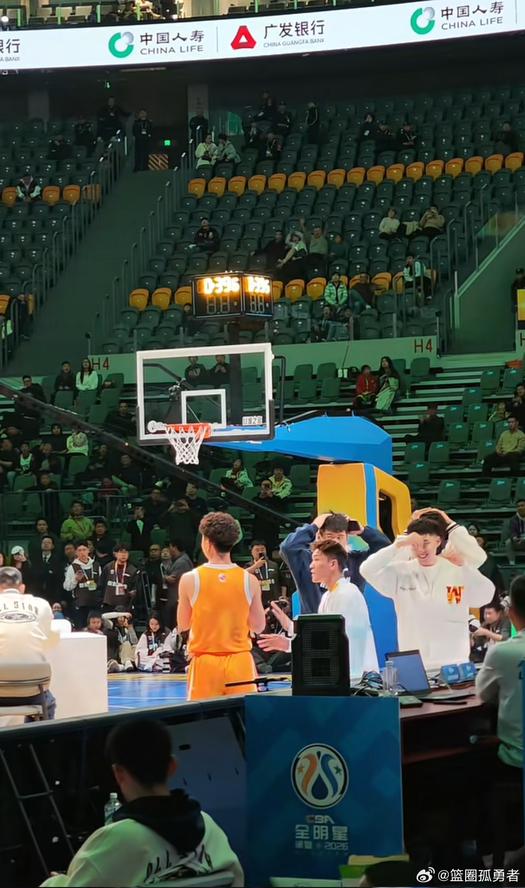 CB全明星办的真好，办的都没有球迷看了。办人民满意的联赛，球迷难道不算吗？cba