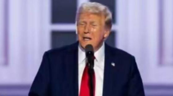 特朗普曾经在采访时表示：如果中国大陆武统台湾，那么美国将会毫不犹豫的对北京进行轰