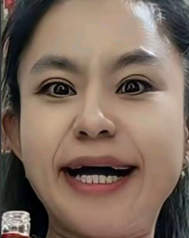 大雷烧烤老板娘入戏太深，不能自拔，沉浸在直播的海洋里，陶醉难醒啊！

一开始她言