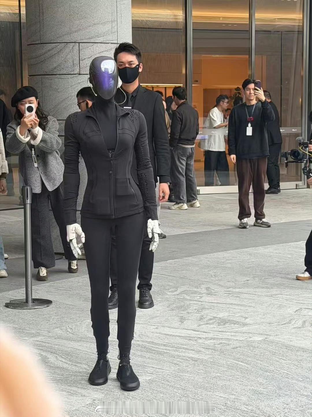 这个机器人身材真好啊