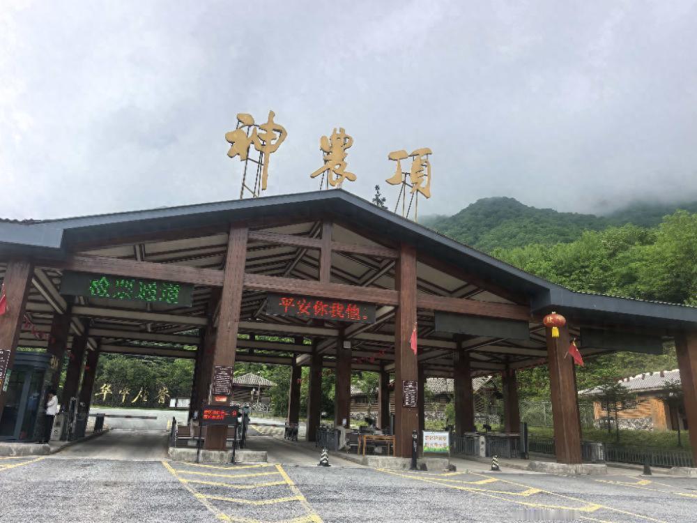 看来私自圈国道和省道收费的现象不是一起，而是在不少地方出现。把国道和省道纳入景区
