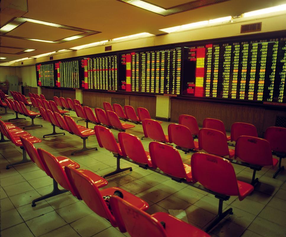 大盘现在关键点位特别敏感，上方4080、4100点压力重重，短期很难一次性突破拉