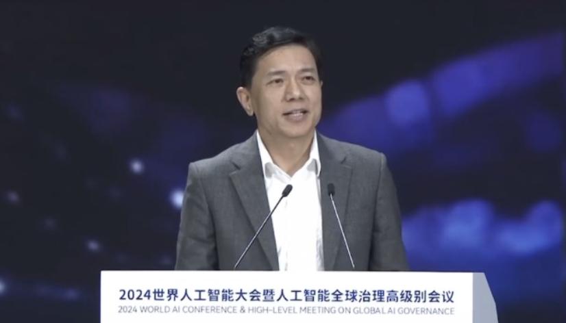 百度李彦宏：模型开源与代码开源不同，无法做到众人拾柴火焰高。在激烈竞争环境中，需