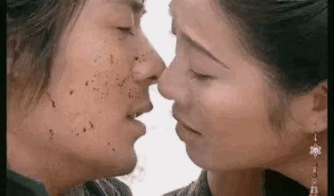 以前的男明星和女明星拍吻戏，男明星伸舌头不会被观众骂，要是现在的男明星拍吻戏伸舌