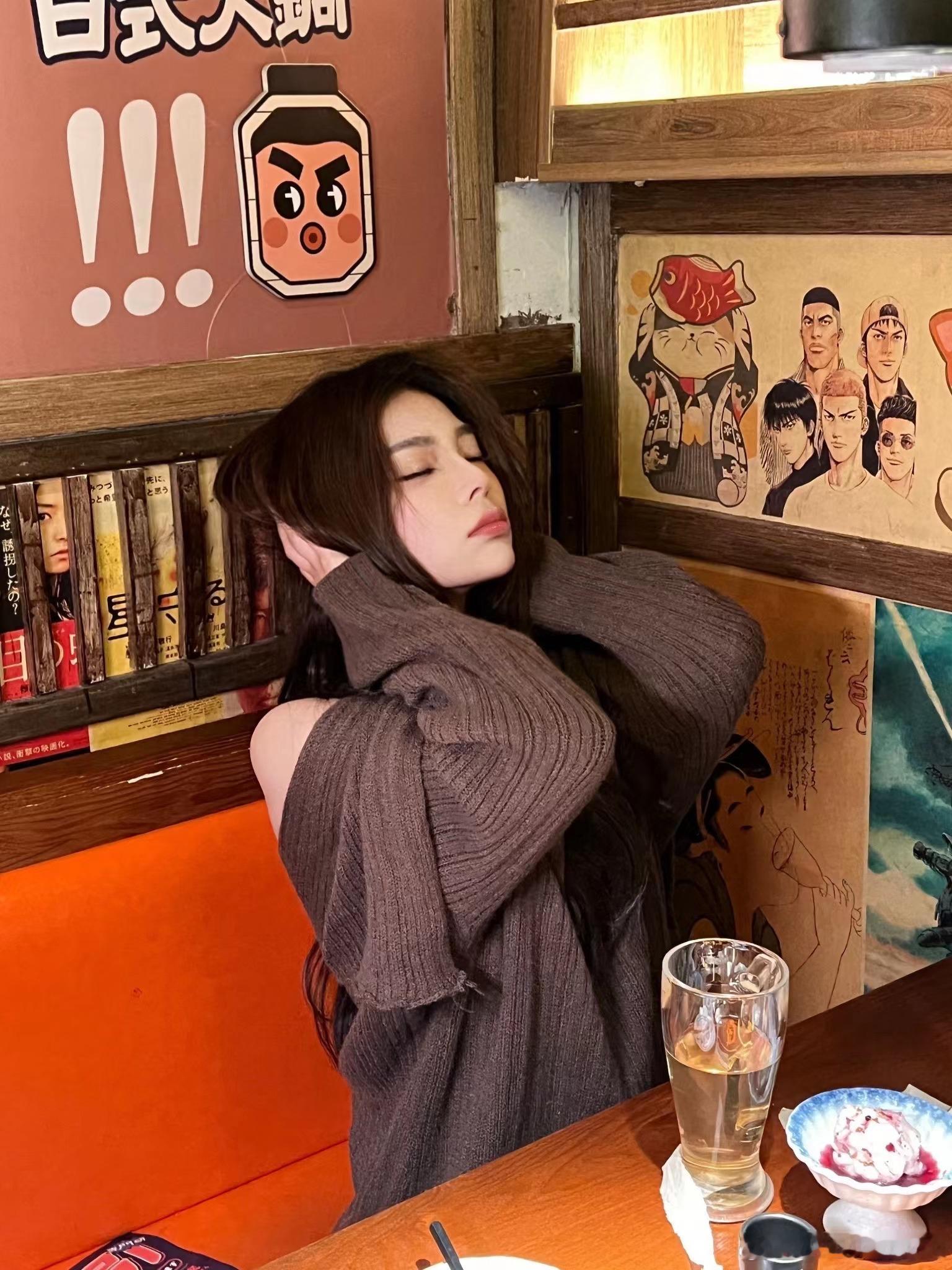 【食·记】🍣#OOTD[超话]# 今天也是个碌碌无为的知食分子久违的小憩 真的